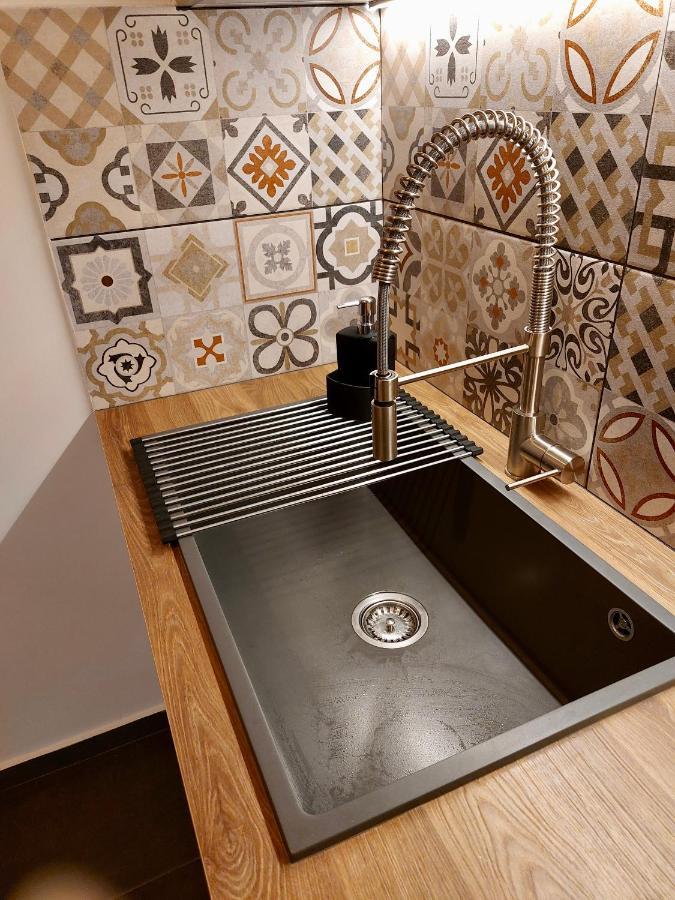 Christina-Anna Athens City Center Walking Distance To Everywhere And Acropolis, In One Of The Most Favorable Locations By National Gardens And Zoo, Hellenic Parliament In Syntagma And Stylish Exquisite Kolonaki Cozy Renovated Apartment Esterno foto